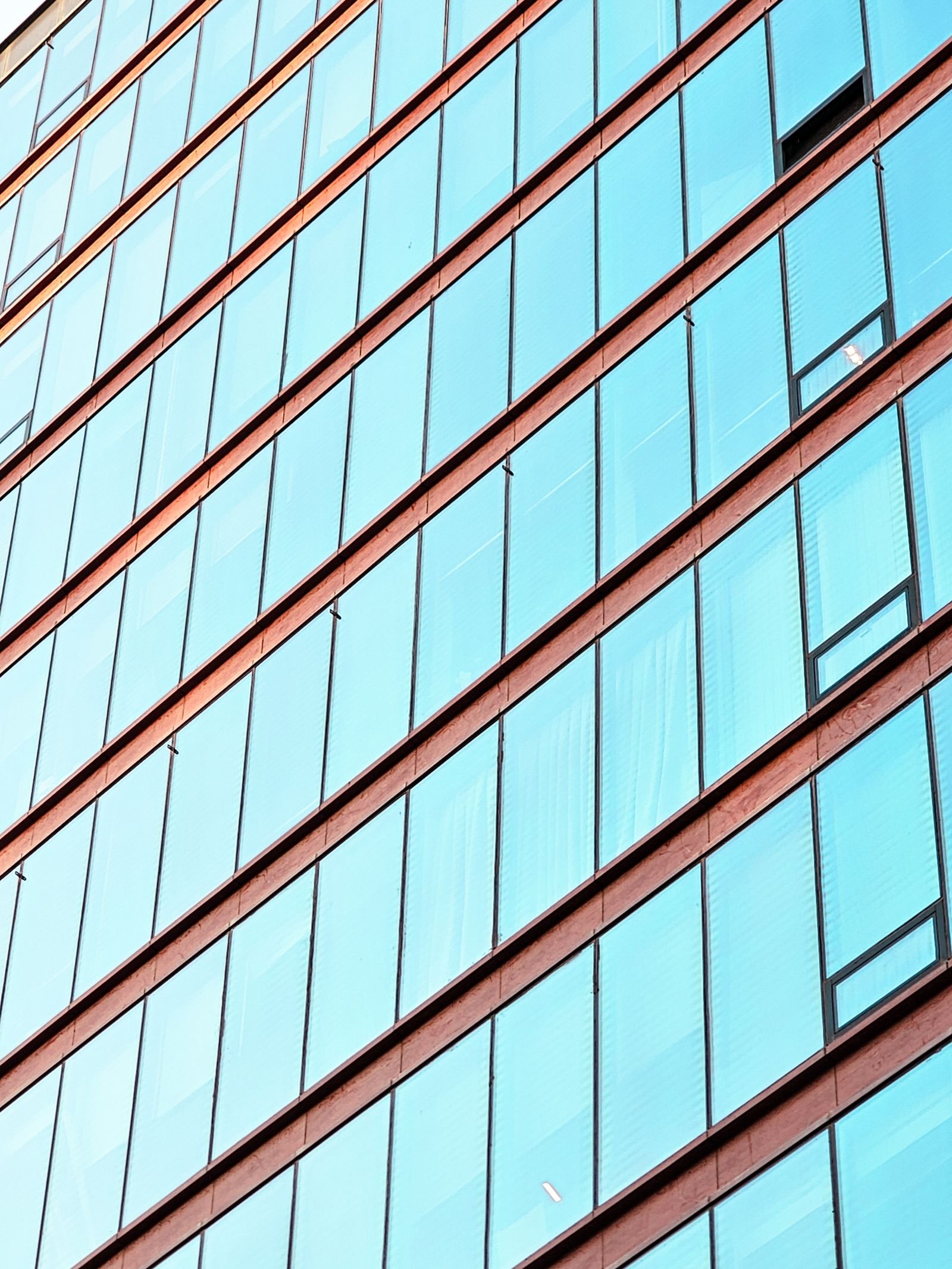 Façade vitrée d'un immeuble de bureaux
